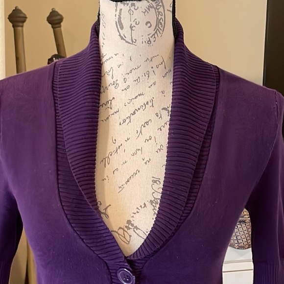 Take Out Cardigan - Picture 2 of 11